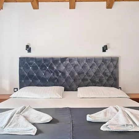 营地 Kamp Lunga +