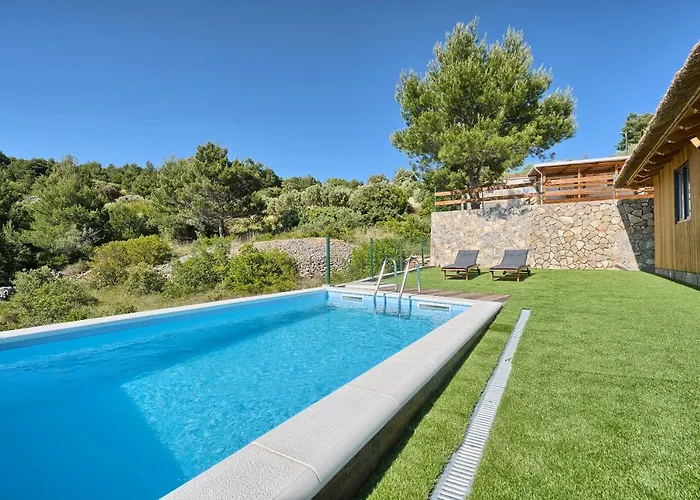 营地 Kamp Lunga + *