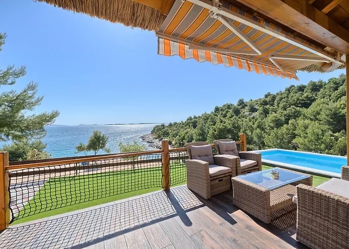 营地 Kamp Lunga + *