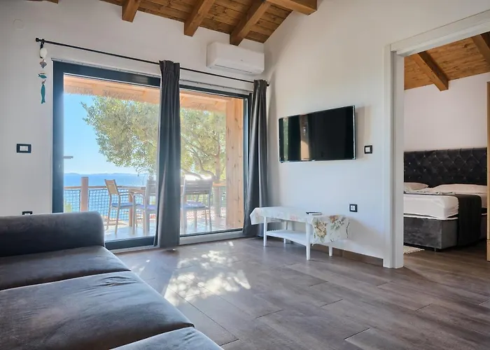 营地 Kamp Lunga + *