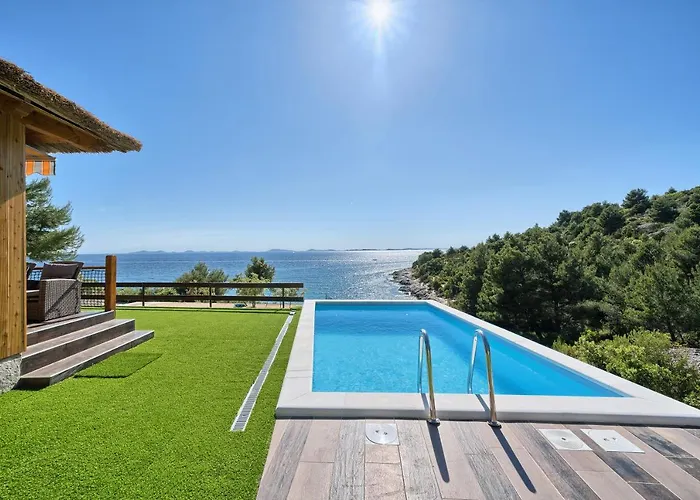 营地 Kamp Lunga + 耶泽拉